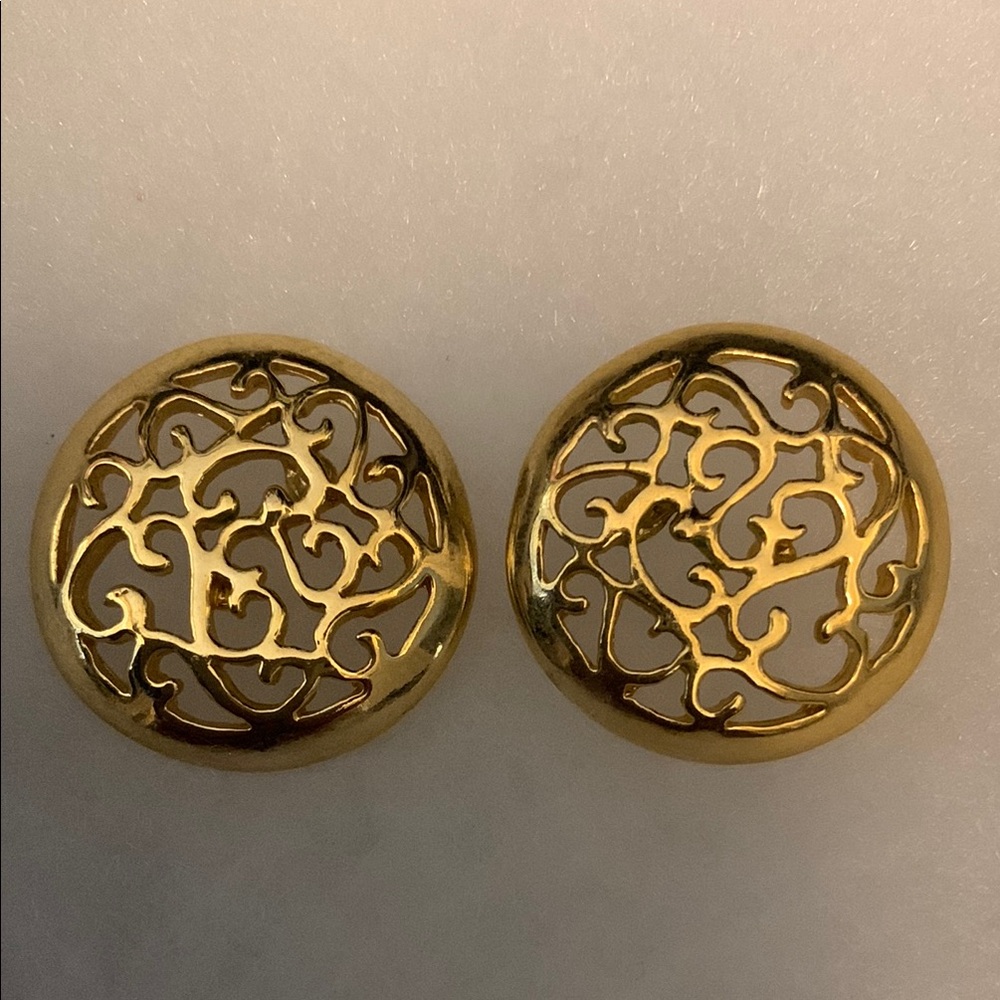Gold Filigree Round Earrings